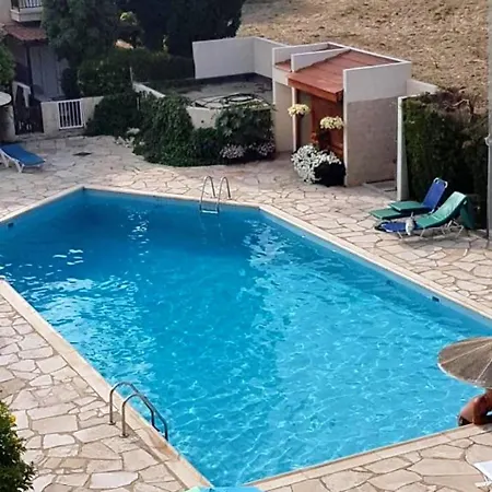 Modern 3 Bedroom Townhouse With Patio Appartement