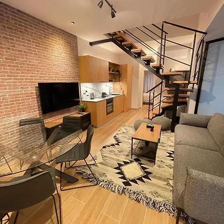 Apartment Modern 3 Bedroom Townhouse With Patio
