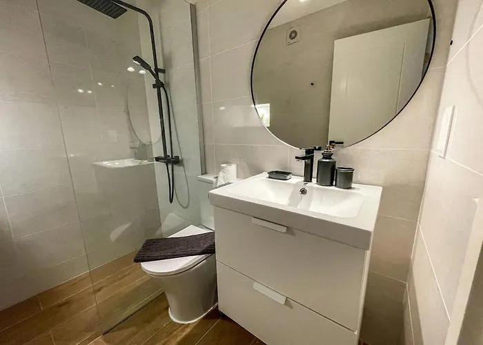 Modern 3 Bedroom Townhouse With Patio Apartamento *