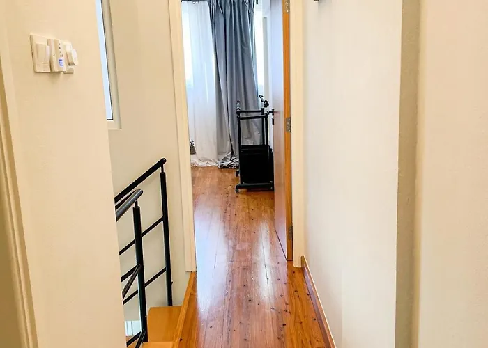 Modern 3 Bedroom Townhouse With Patio Apartamento