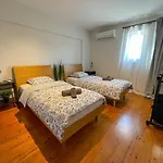 Modern 3 Bedroom Townhouse With Patio 아파트 *