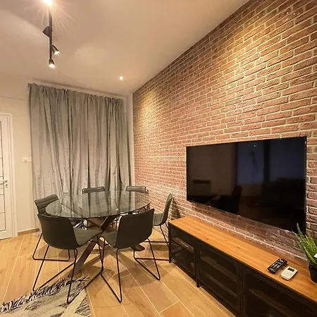 Daire Modern 3 Bedroom Townhouse With Patio *