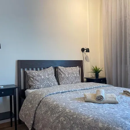 Modern 3 Bedroom Townhouse With Patio 아파트 파포스