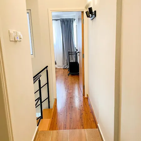 Modern 3 Bedroom Townhouse With Patio 아파트