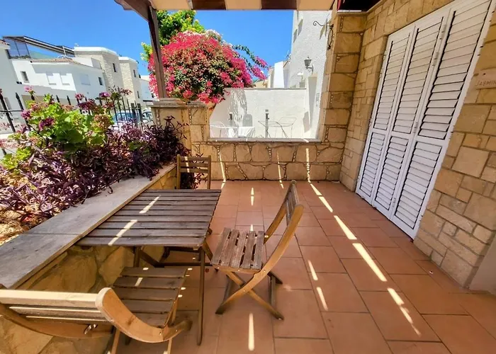 Apartament Modern 3 Bedroom Townhouse With Patio *