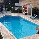 Modern 3 Bedroom Townhouse With Patio Apartament