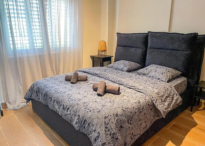 Modern 3 Bedroom Townhouse With Patio Apartmán